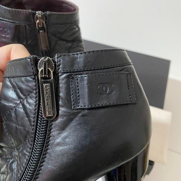 Chanel Black Mix Quilted Leather Ankle Boots Reissue Round Toe Chunky Heel 35.5 - Picture 2 of 9